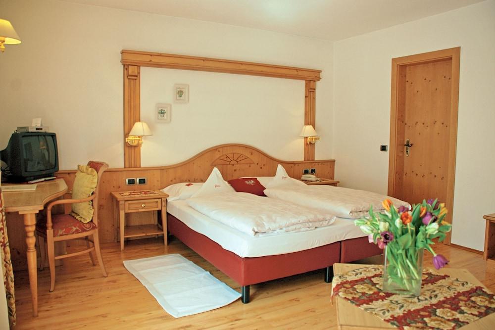 Hotel Flora Selva di Val Gardena Exterior foto