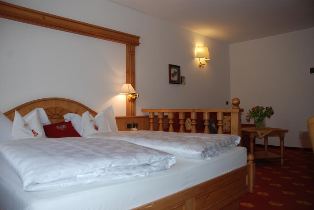 Hotel Flora Selva di Val Gardena Habitación foto
