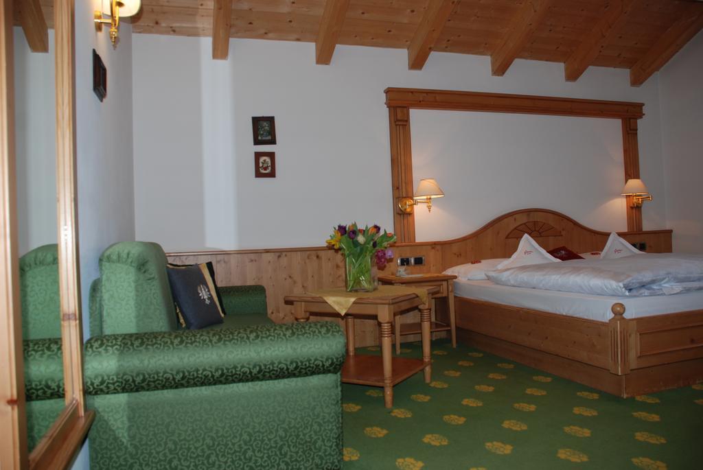 Hotel Flora Selva di Val Gardena Habitación foto
