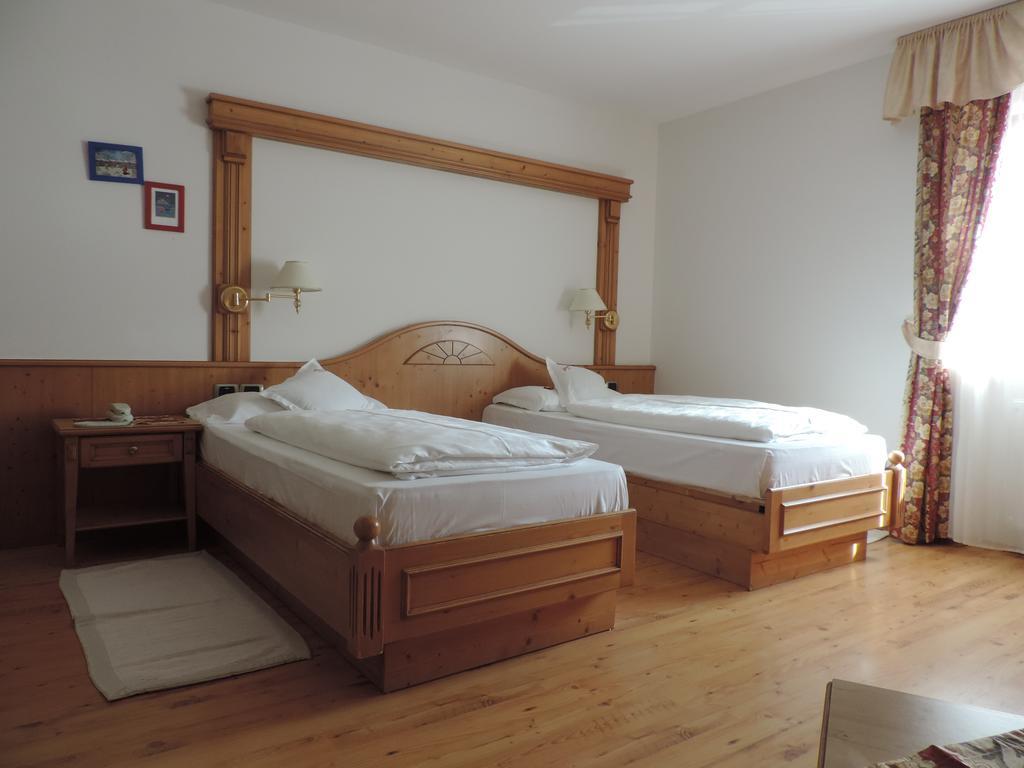 Hotel Flora Selva di Val Gardena Habitación foto