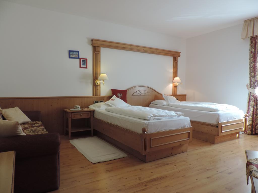Hotel Flora Selva di Val Gardena Habitación foto