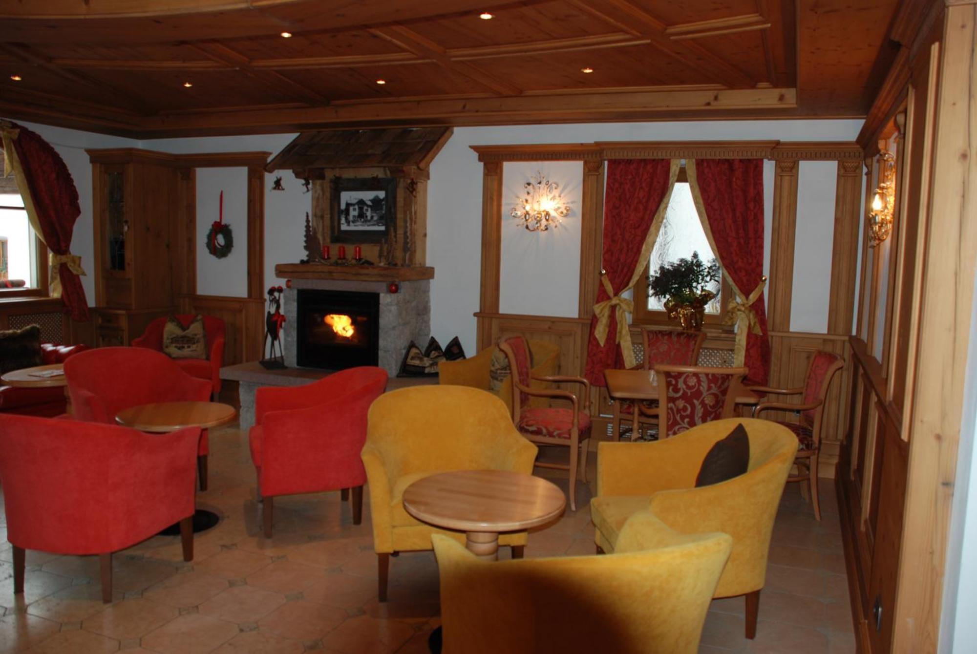 Hotel Flora Selva di Val Gardena Exterior foto