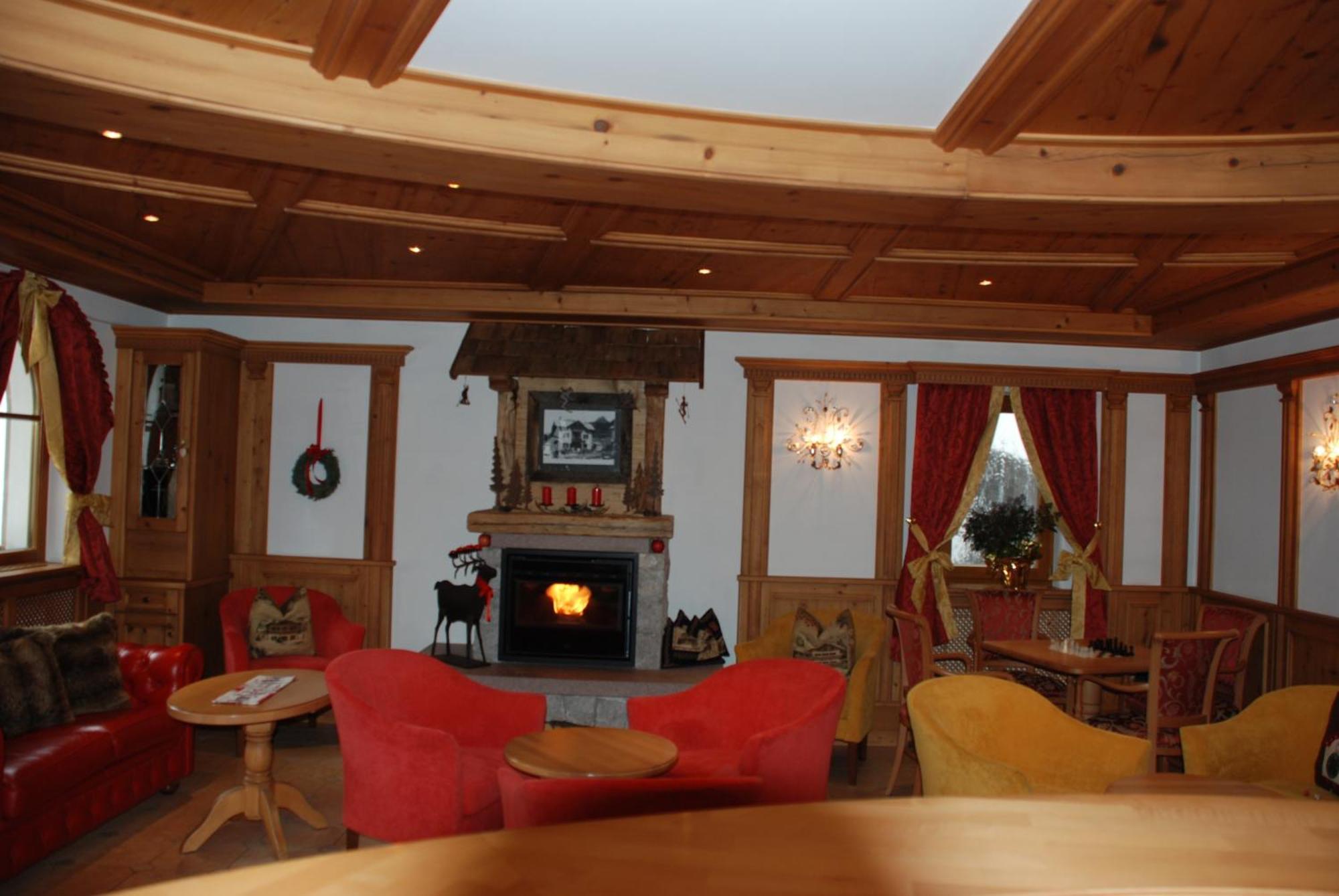 Hotel Flora Selva di Val Gardena Exterior foto