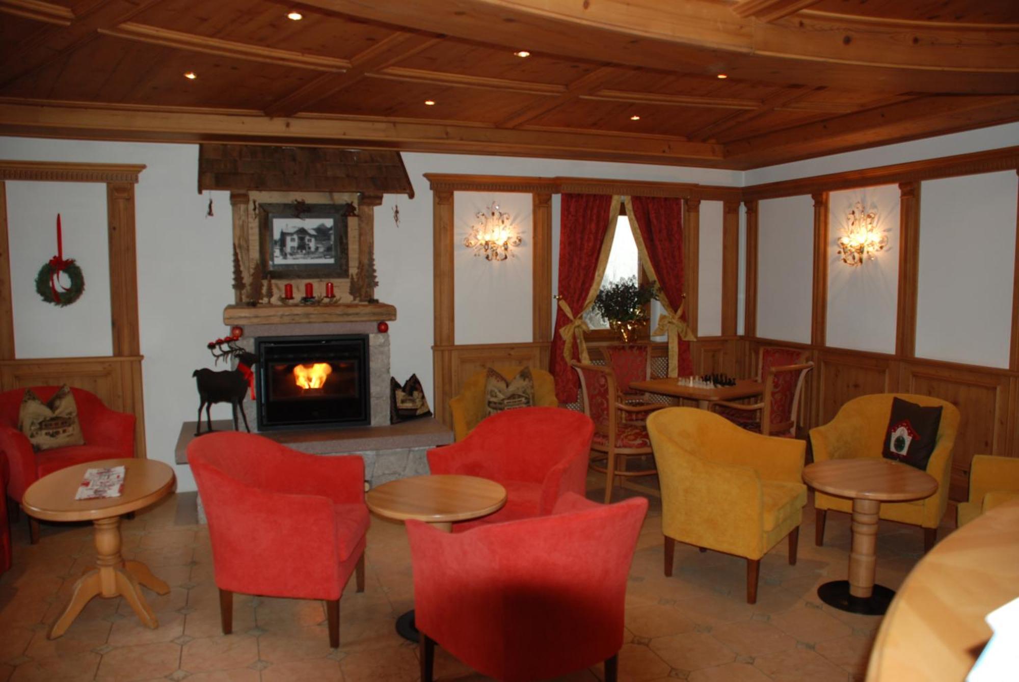 Hotel Flora Selva di Val Gardena Exterior foto